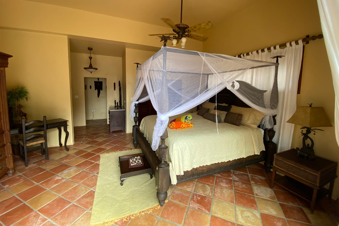 Serengeti Room (25' x 18'), with extra king size bed in alcove and with full bathroom